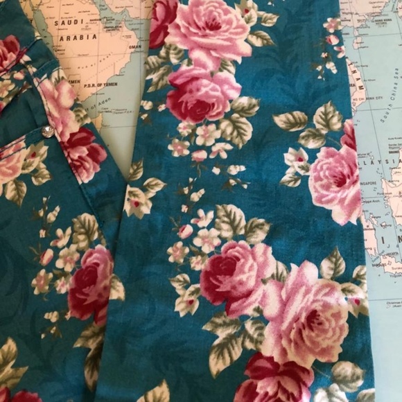 NEW WITH TAGS FLORAL SKINNY JEANS - Picture 4 of 7